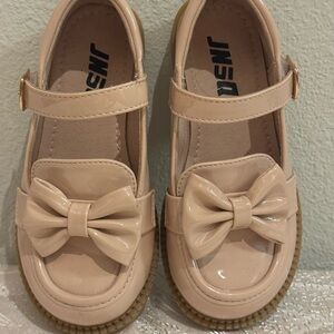 Kids Beige Bow Loafers